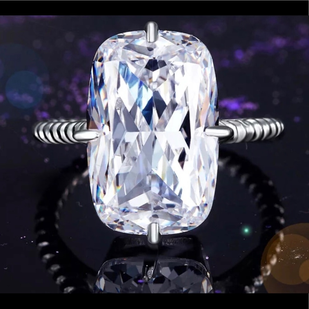 8 Carats in 924 Sterling Silver Ring